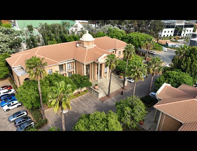 4,790M² OFFICE FOR SALE IN BRYANSTON